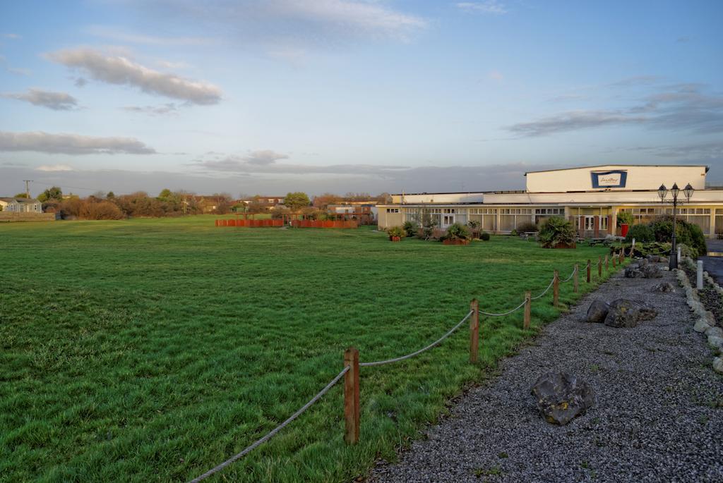 Sand Bay Holiday Village - Adults Only Weston-super-Mare Exterior photo